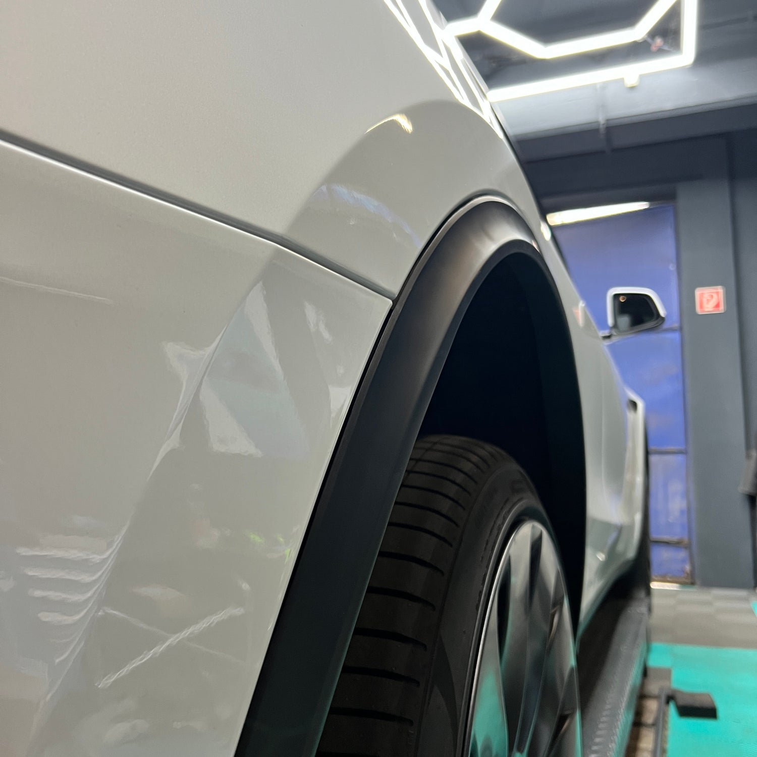 Tesla Model Y Verbreiterung OEM Style SilentDrive.de