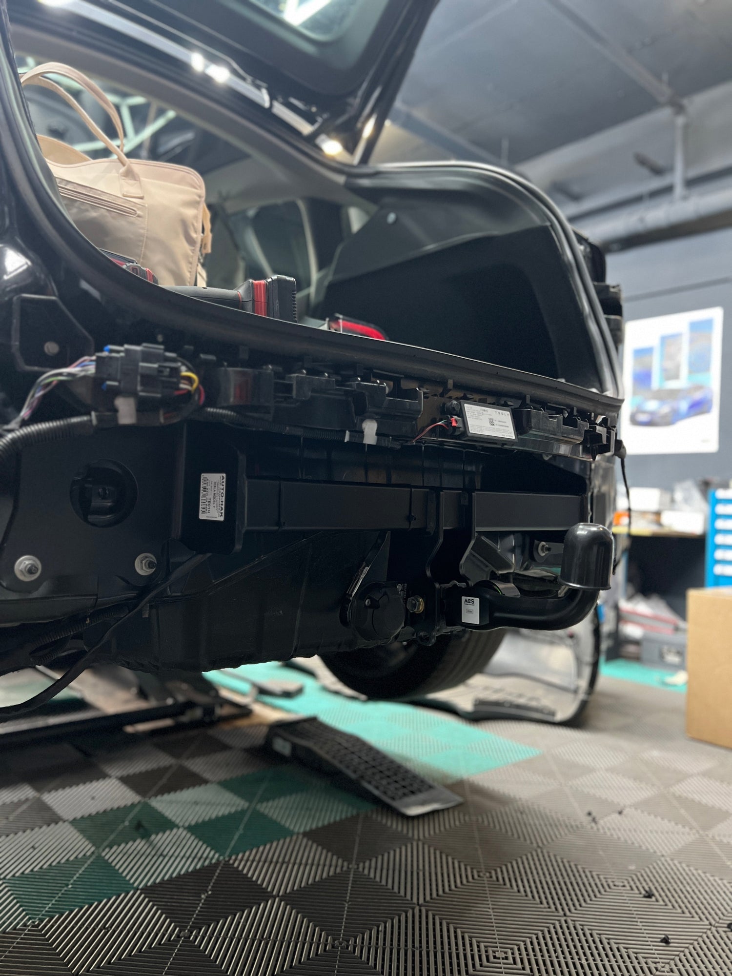 Anhängerkupplung Tesla Model Y SilentDrive.de