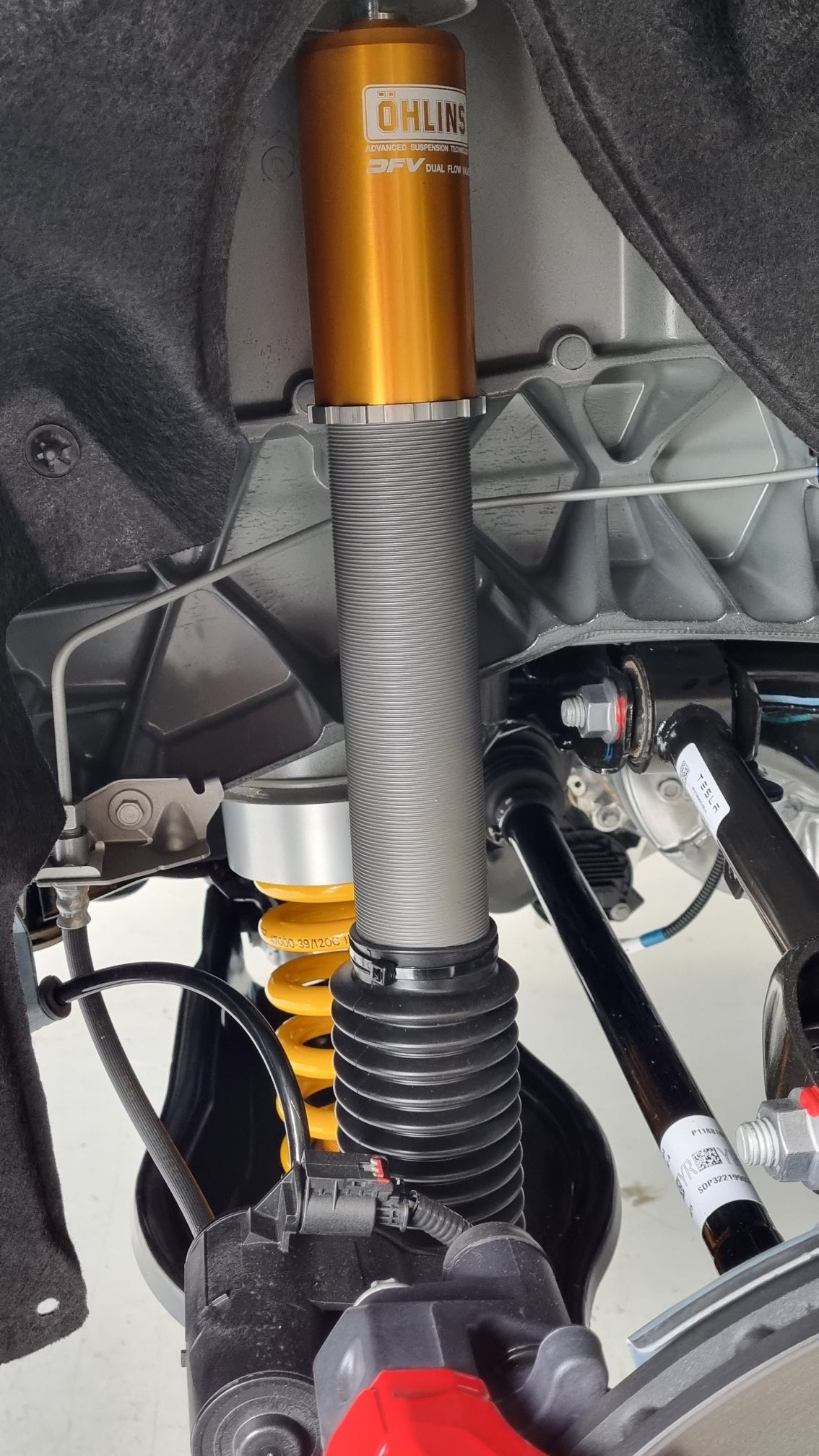 Oehlins Street Tuned Gewindefahrwerk Tesla Model 3 / Y Oehlins