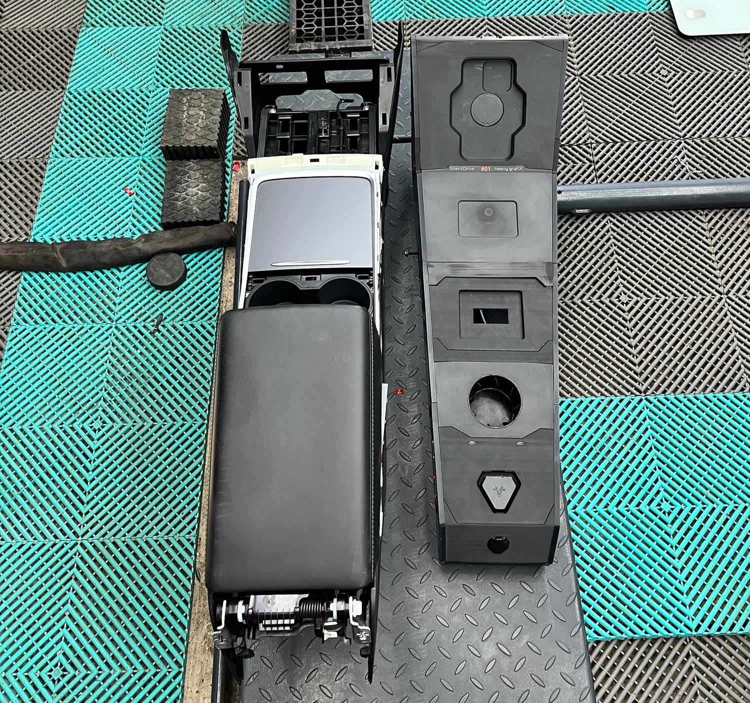 Tesla Model 3 Mittelkonsole Racing