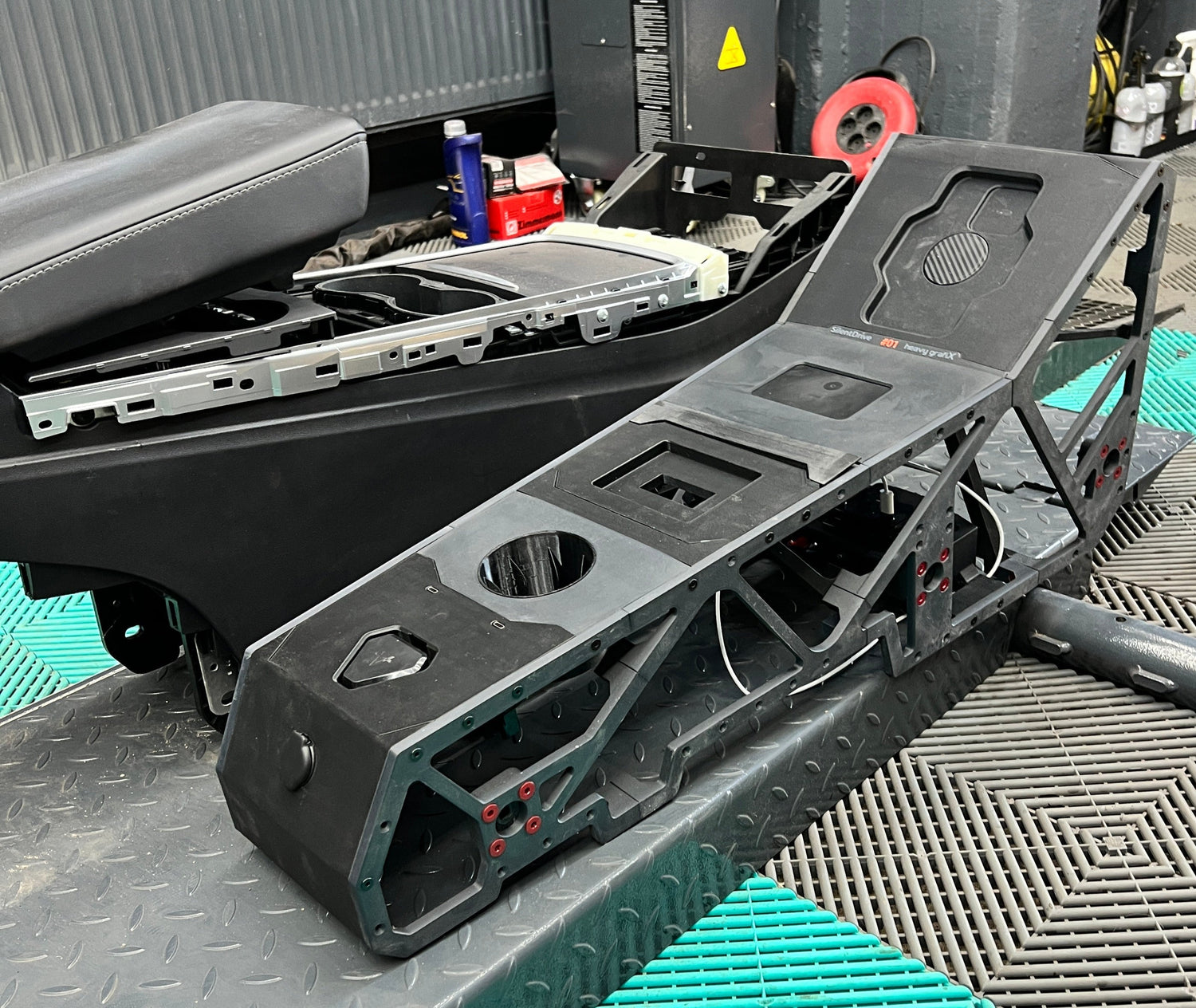 Tesla Model 3 Mittelkonsole Racing