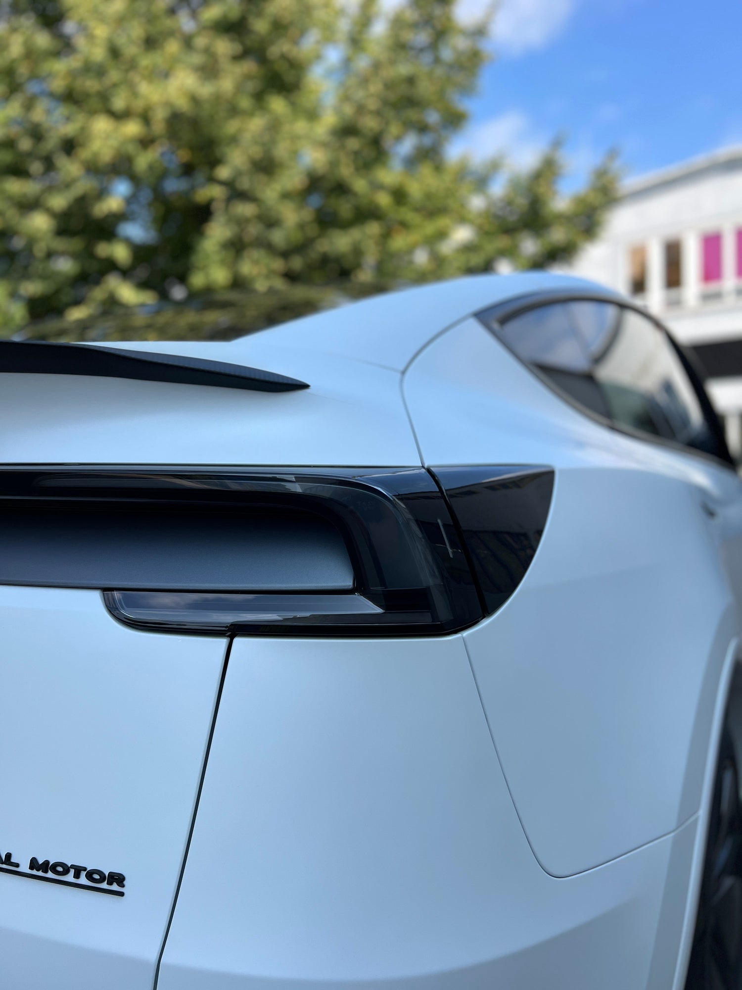 DIY Folie zur Abdunklung des Ladeports / Seitenreflektor SilentDrive.de