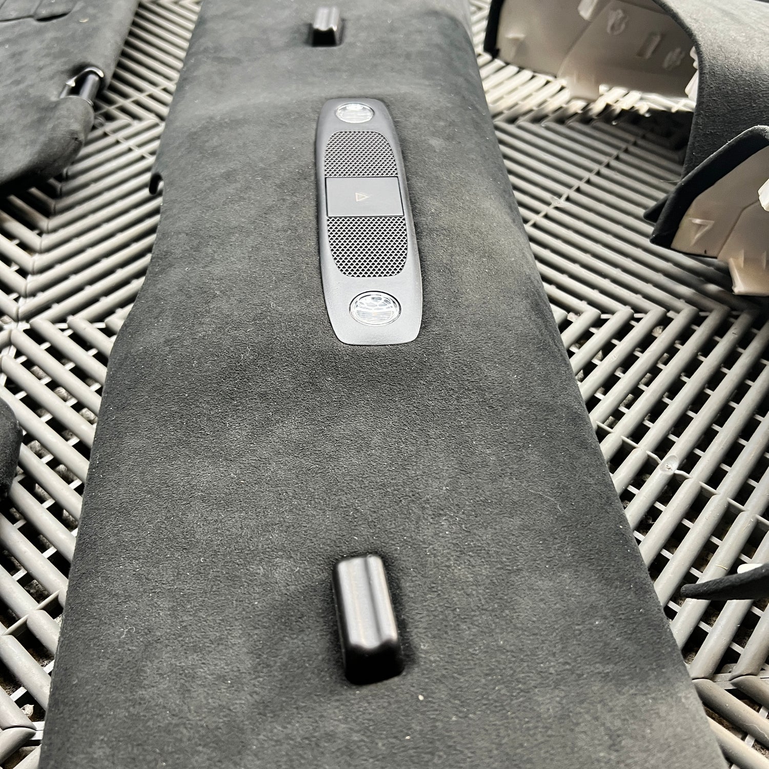 Alcantara Dachhimmel Tesla Model 3 / Y SilentDrive.de