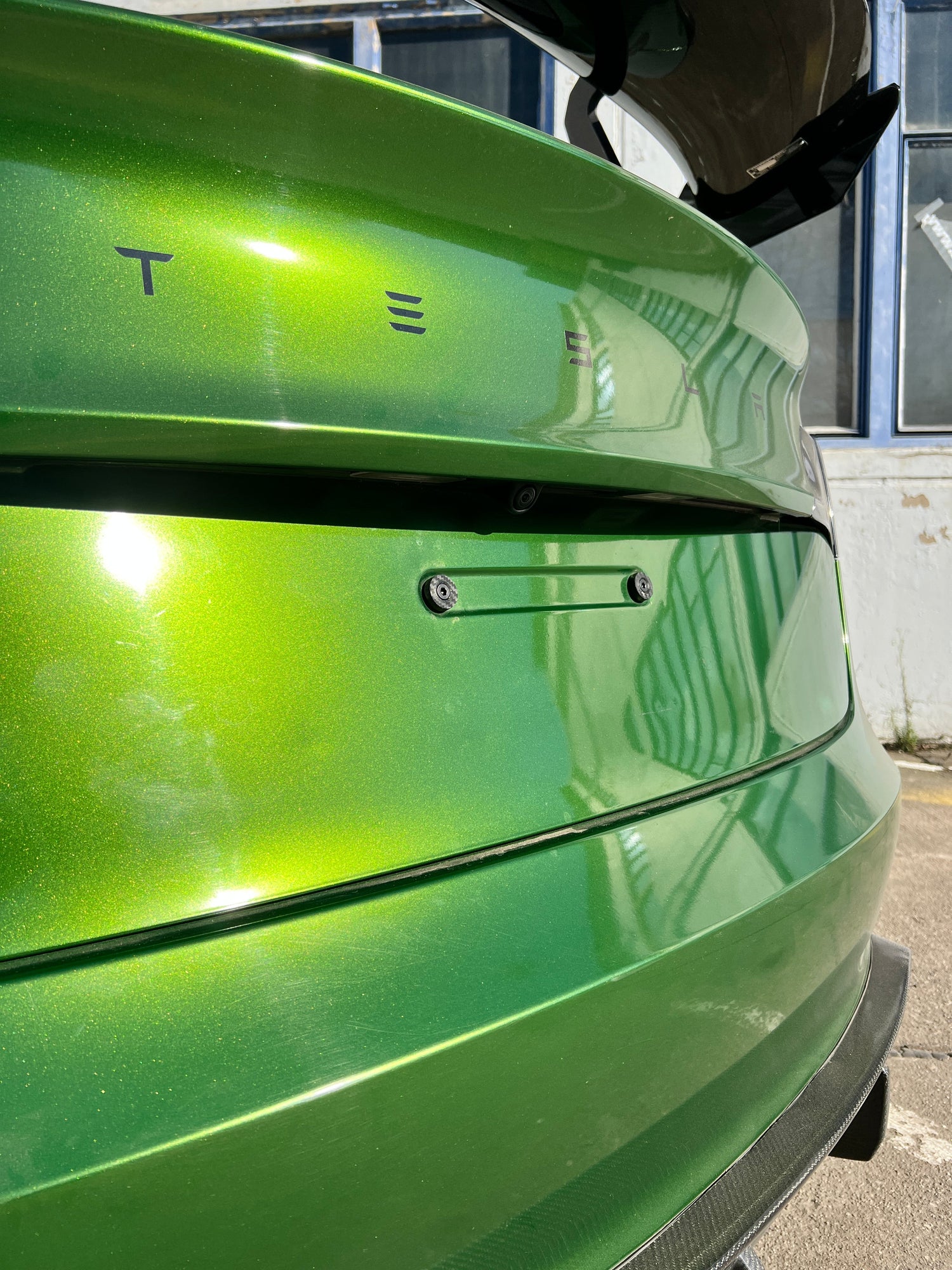 Kennzeichenhalter Magnetisch CCULTEC für z.B. Tesla Model 3 / Y SilentDrive.de