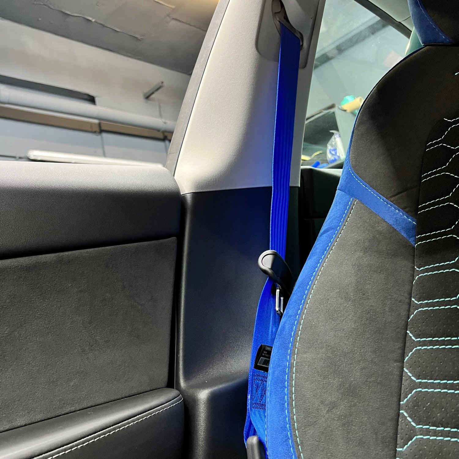 Farbige Sicherheitsgurte Tesla Model 3 / Y Autokorrektur