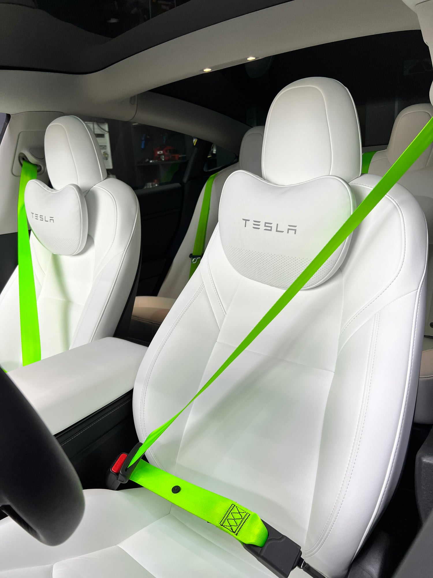 Farbige Sicherheitsgurte Tesla Model 3 / Y Autokorrektur