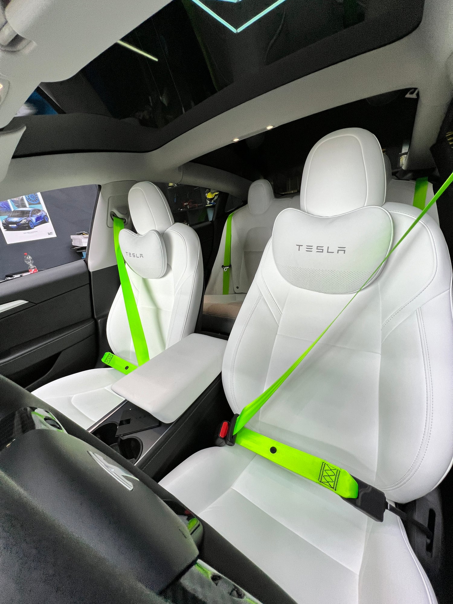 Farbige Sicherheitsgurte Tesla Model 3 / Y Autokorrektur