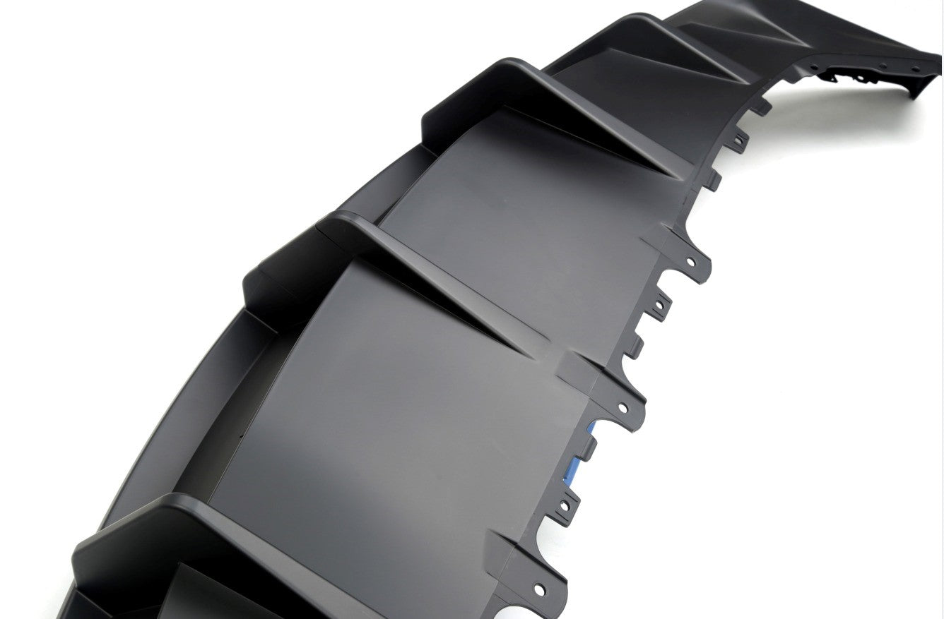 Tesla Model Y Heckdiffusor mit AHK Öffnung SilentDrive.de