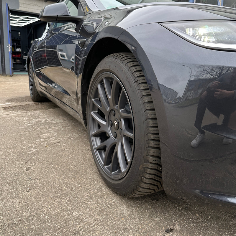 Tesla Model 3 / Y Highland Nabendeckel schwarz mit Tesla Logo silber SilentDrive.de