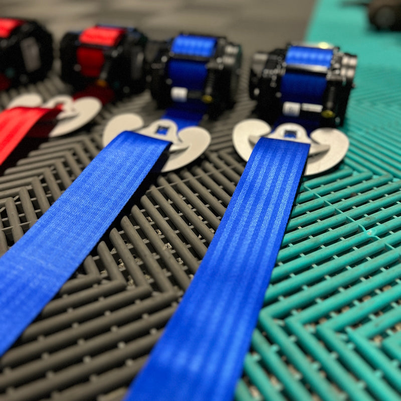 Farbige Sicherheitsgurte Tesla Model 3 / Y Autokorrektur