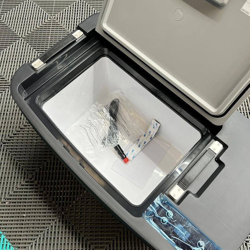 Tesla Model Y Kühlschrank für die Mittelkonsole hinten SilentDrive