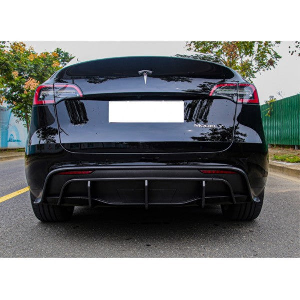 Tesla Model Y Heckdiffusor mit AHK Öffnung SilentDrive.de