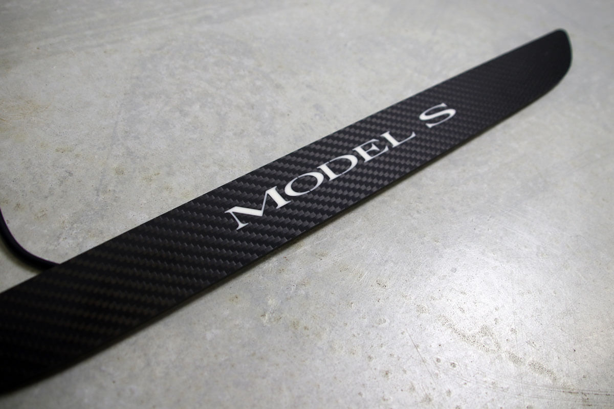 Tesla Model S Beleuchtete Carbon Einstiegsleisten AMPTech