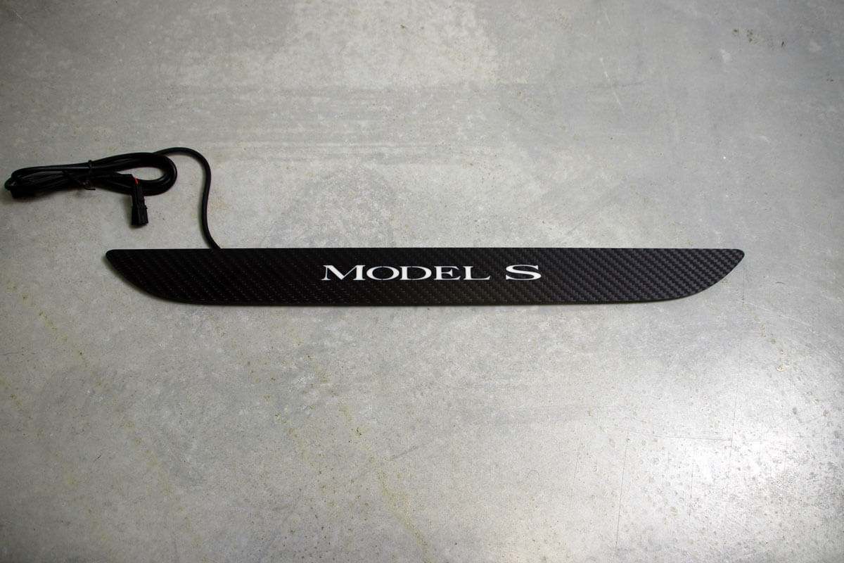 Tesla Model S Beleuchtete Carbon Einstiegsleisten AMPTech