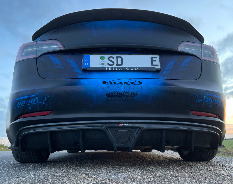 Tesla Model 3 CMST Heckdiffusor mit AHK Öffnung SilentDrive.de