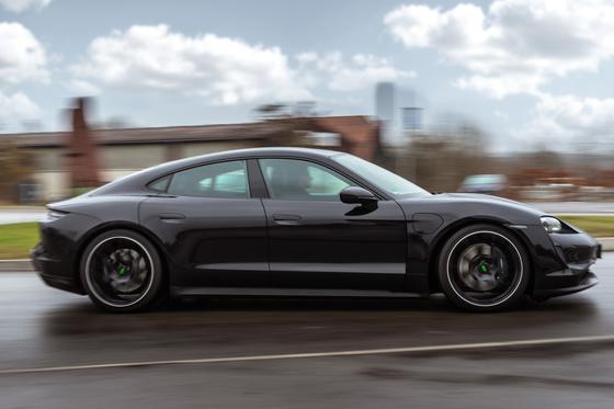 Gewindefahrwerk KW V4 für Porsche Taycan SilentDrive.de