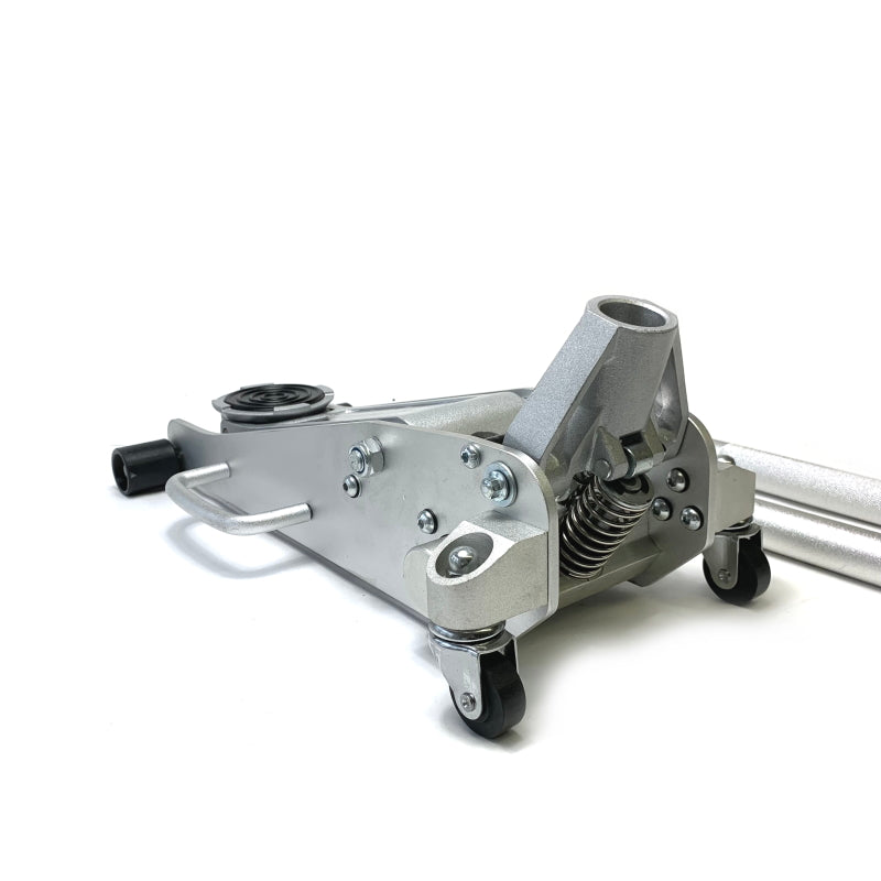 Kompakter und leichter Wagenheber für den TrackDay SilentDrive.de