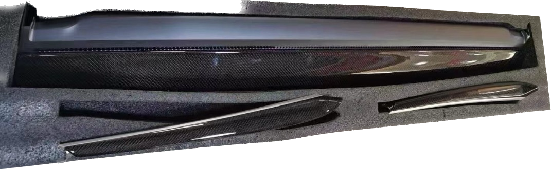 Tesla Model 3 / Y Dashboard und Türleisten Austausch SilentDrive.de