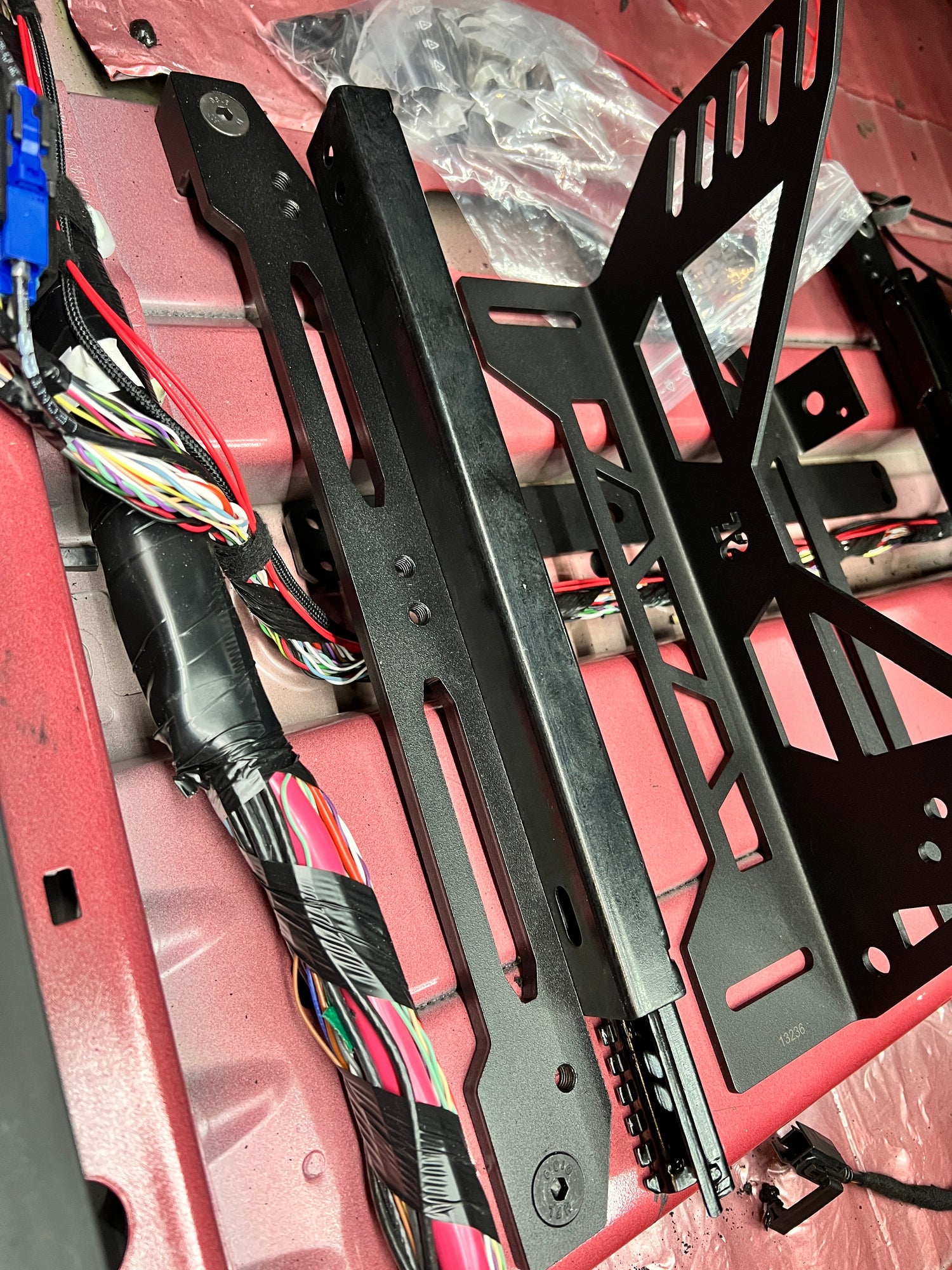 Sitzkonsole Tesla Model 3 für Recaro Pole Position oder Recaro Podium SilentDrive.de