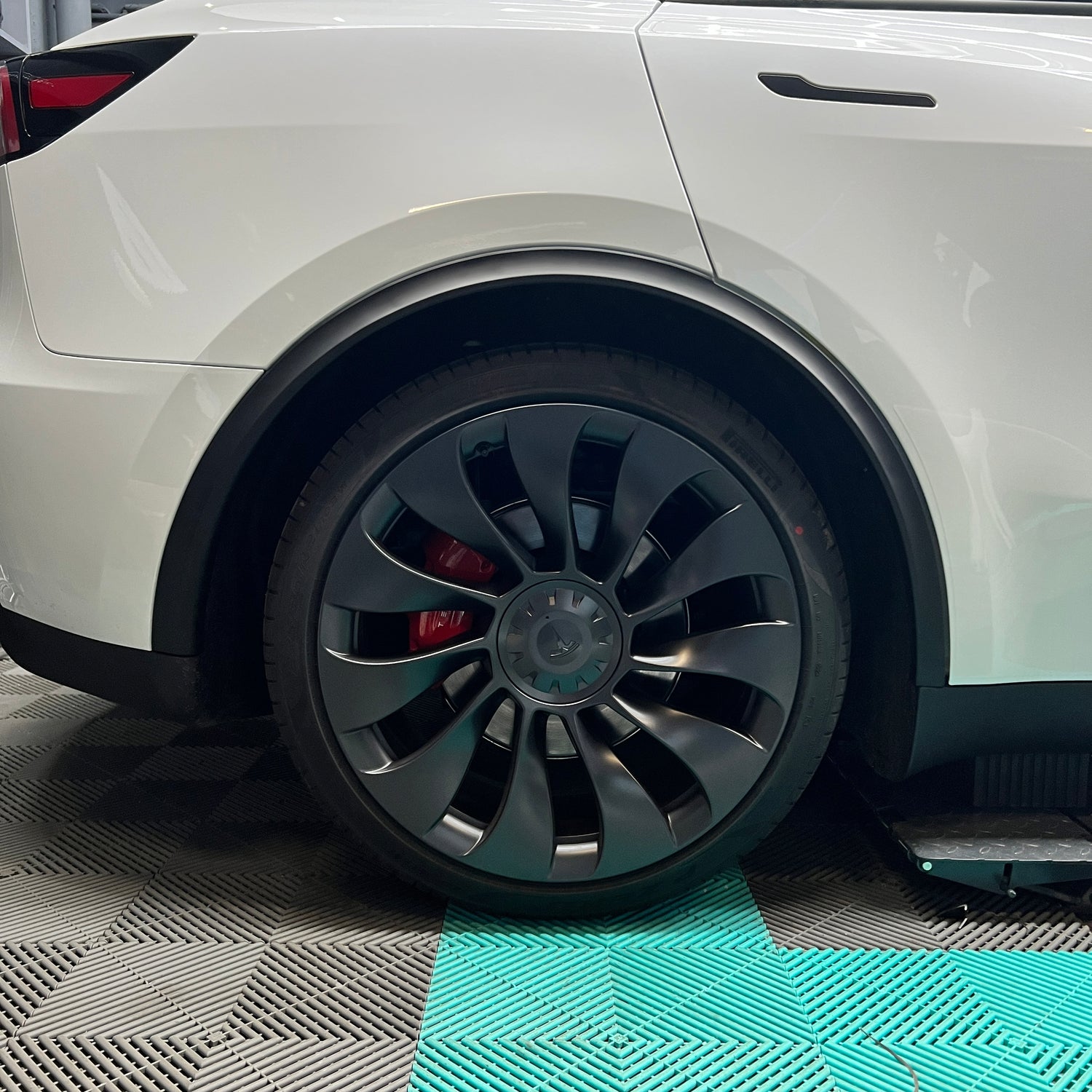 Tesla Model Y Verbreiterung OEM Style SilentDrive.de