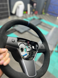 Tesla Model 3 / Y Alcantara Lenkrad SilentDrive.de