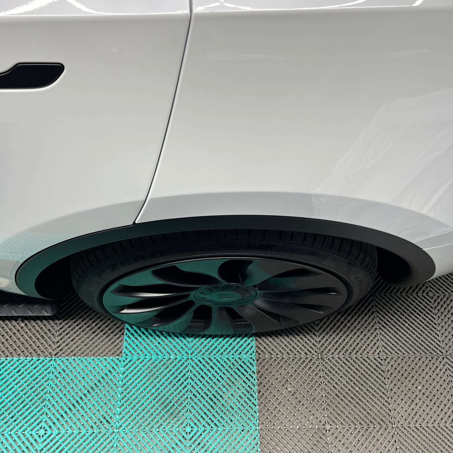 Tesla Model Y Verbreiterung OEM Style SilentDrive.de