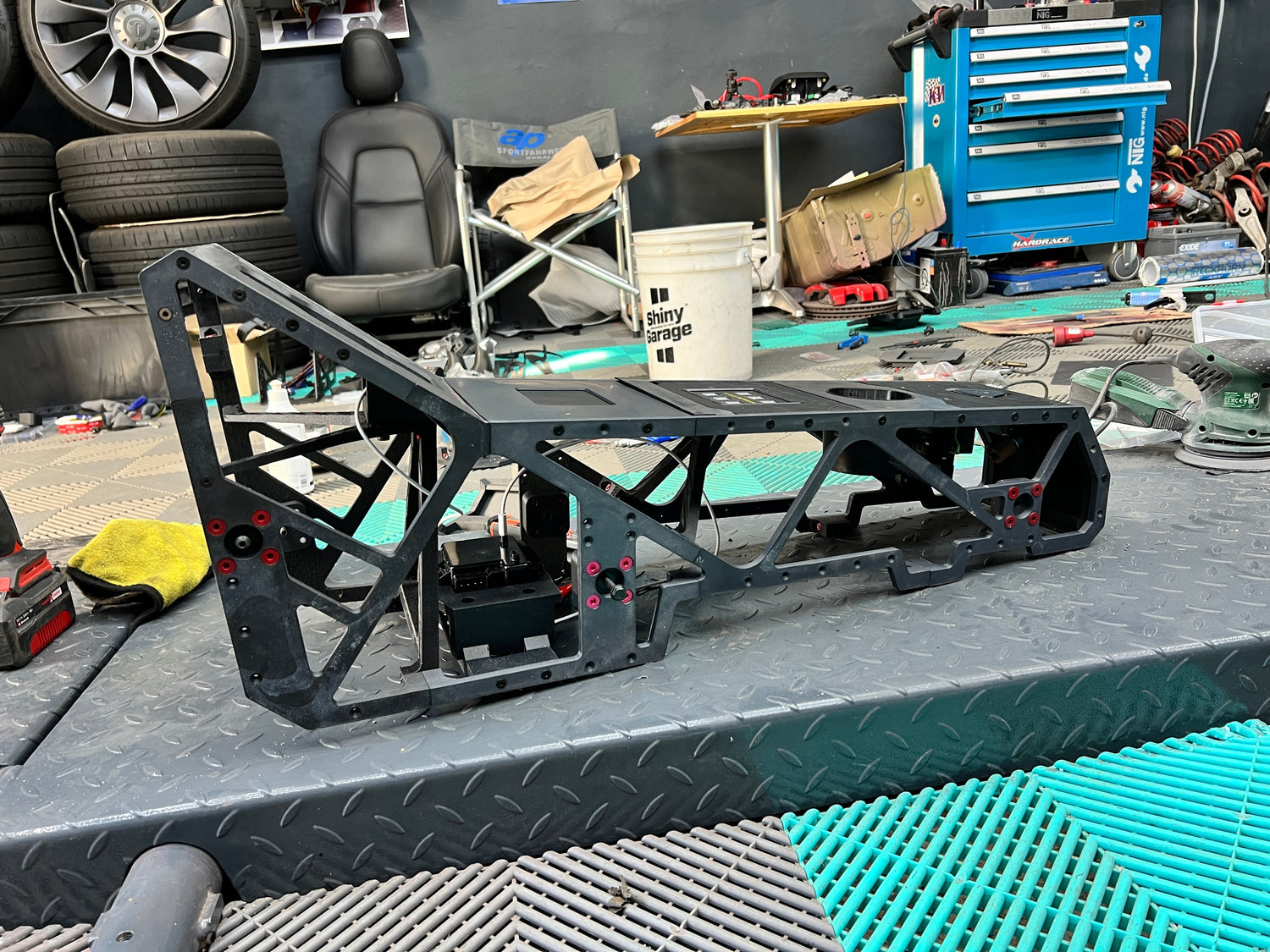 Tesla Model 3 Mittelkonsole Racing 