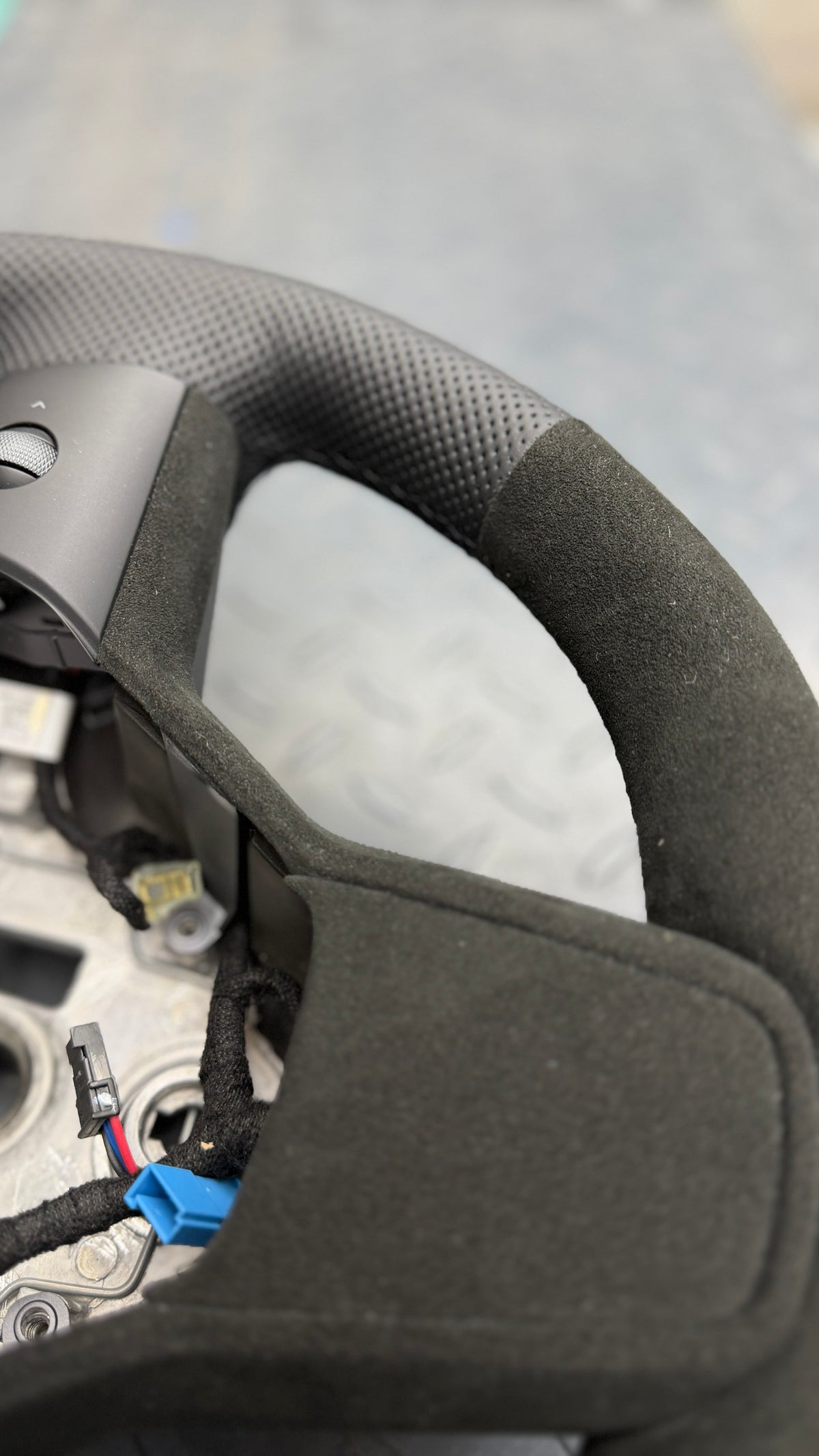 Tesla Model 3 / Y Alcantara Lenkrad SilentDrive.de
