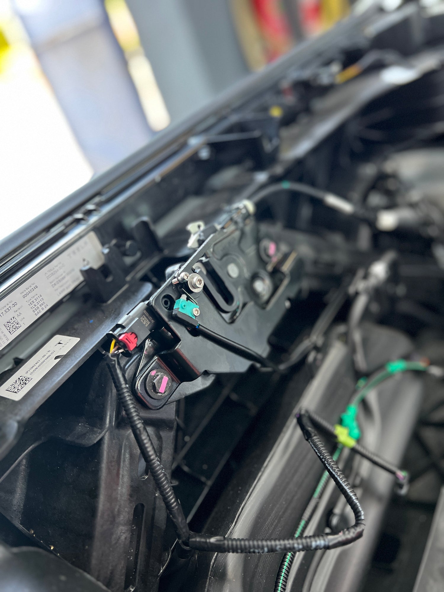 Automatische Zuziehhilfe Tesla Model 3 / Y SilentDrive.de