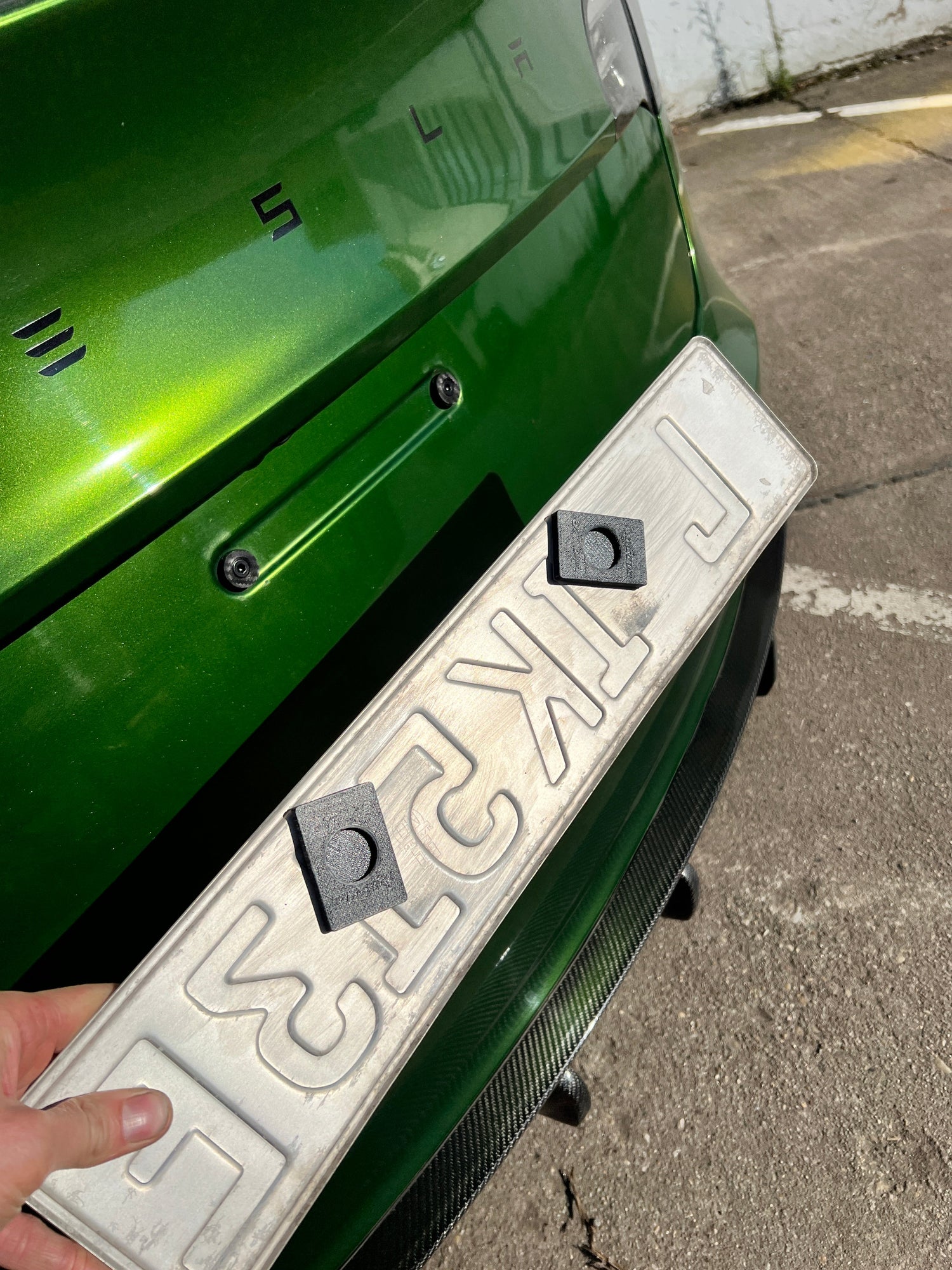 Kennzeichenhalter Magnetisch CCULTEC für z.B. Tesla Model 3 / Y SilentDrive.de
