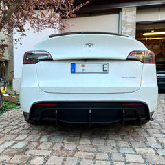 Tesla Model Y Heckdiffusor mit AHK Öffnung SilentDrive.de