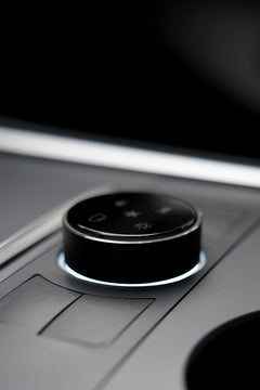 "The Knob" für Tesla Model S / 3 / X / Y / SilentDrive.de