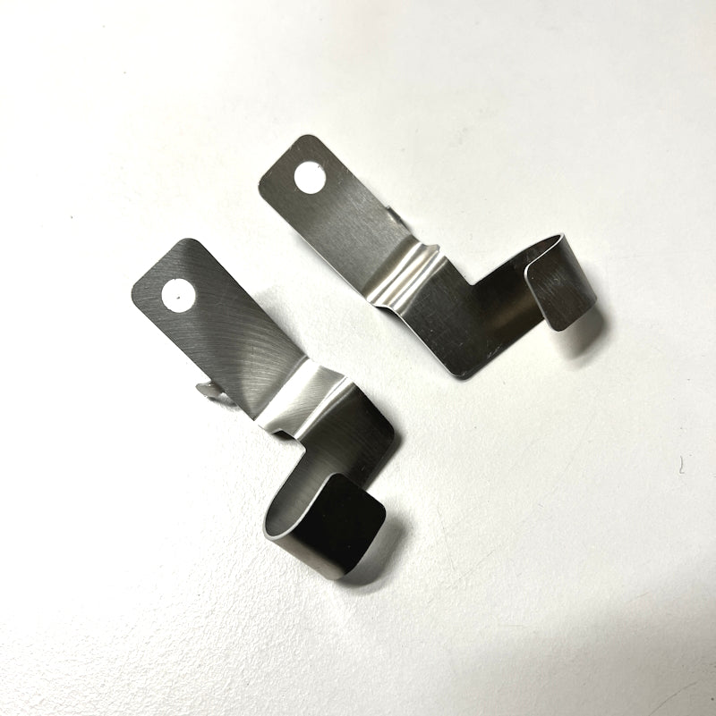 Verlängerte Bremsschlauchhalter für Stahlflex Bremsschläuche Tesla Model 3 / Y SilentDrive.de