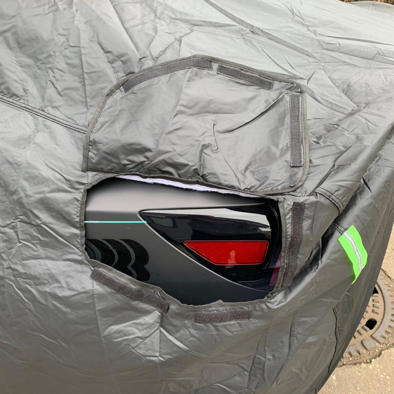 Maßgeschneiderte Autoabdeckung Tesla Model 3 - Jersey Cover Coverlux+©:  Gebrauch in der Garage